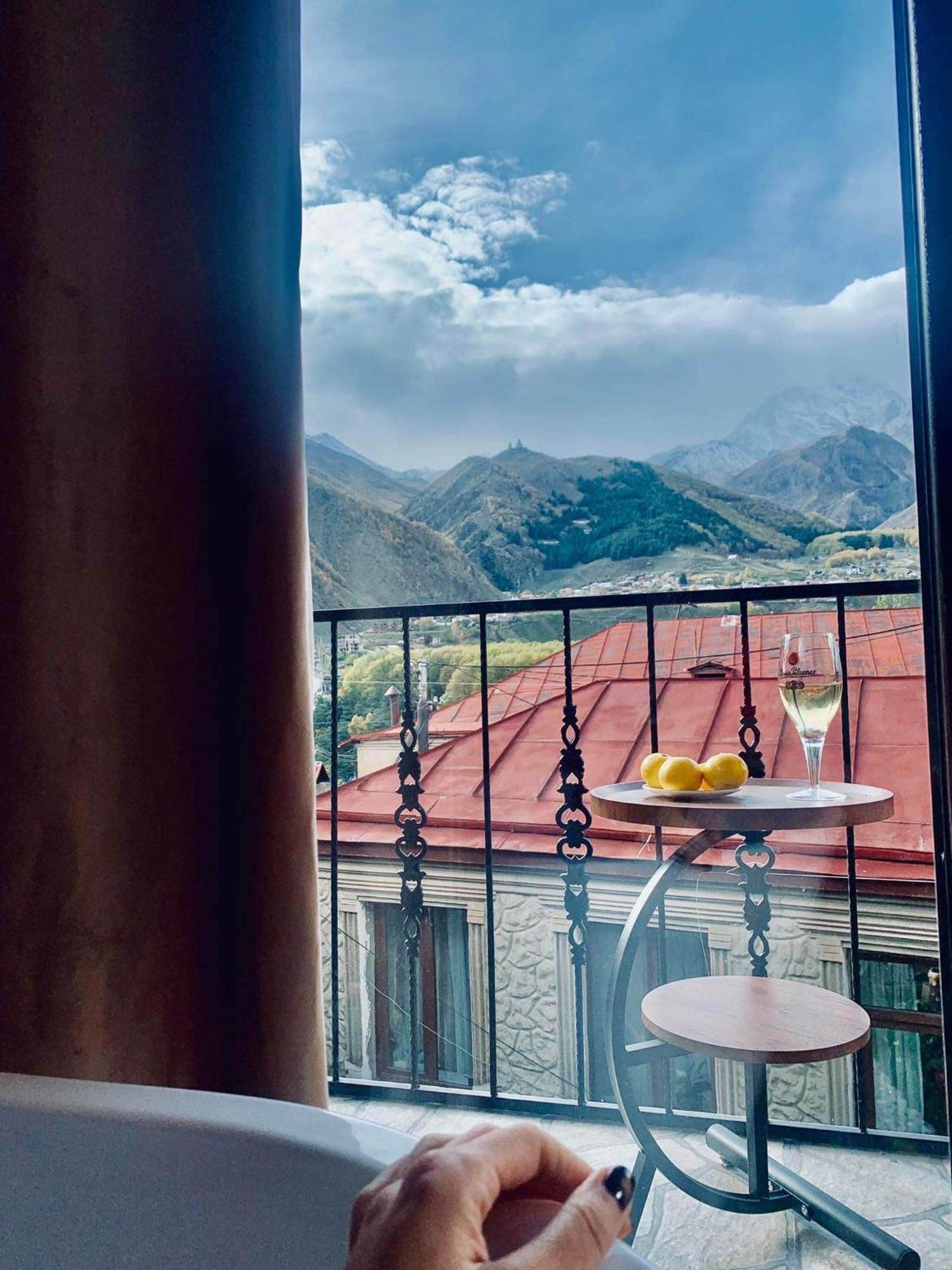 Sunny Guesthouse Kazbegi Kültér fotó