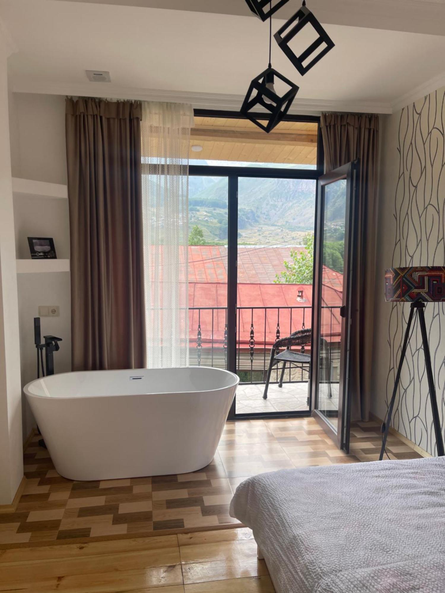 Sunny Guesthouse Kazbegi Kültér fotó