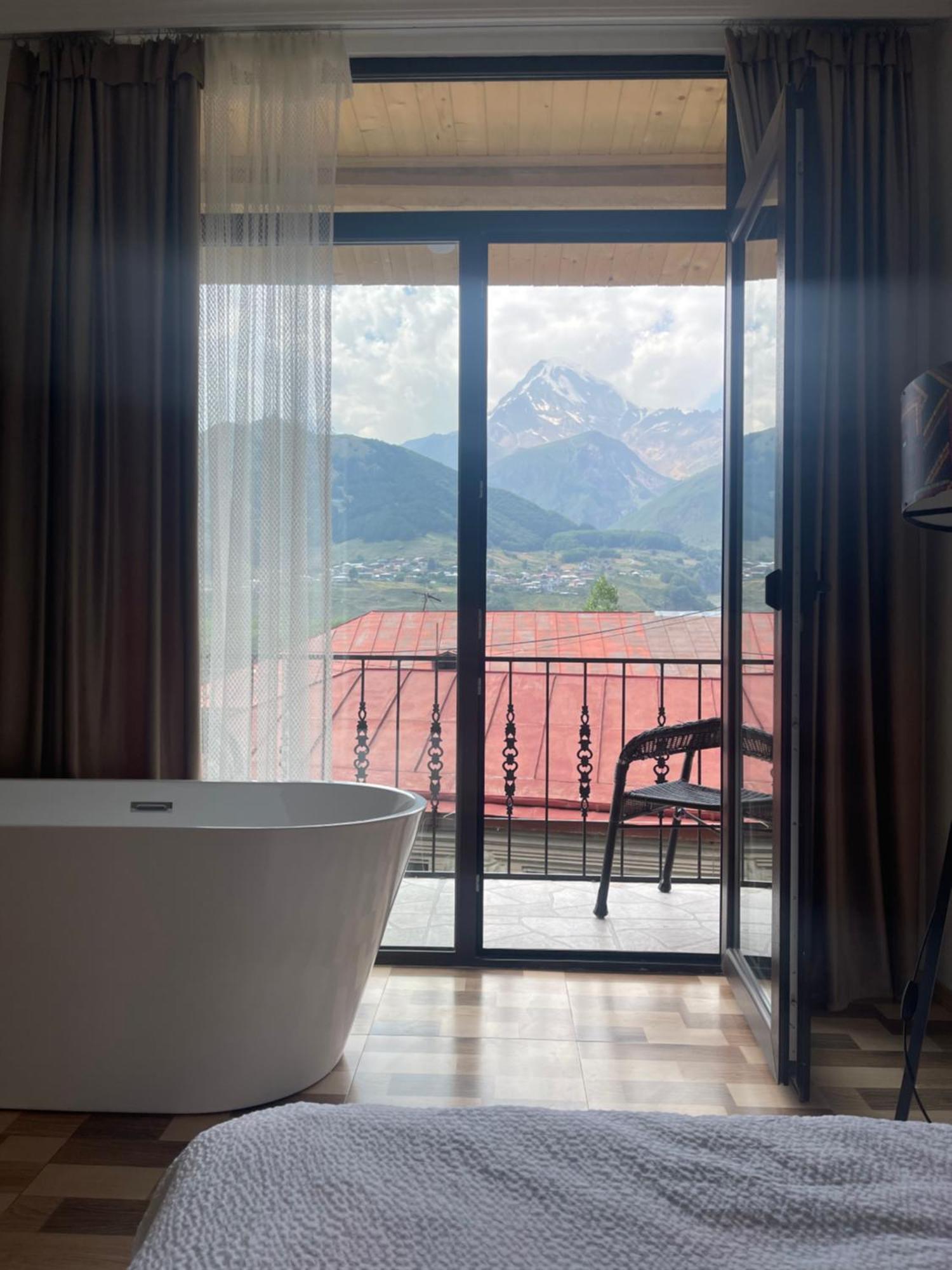 Sunny Guesthouse Kazbegi Kültér fotó