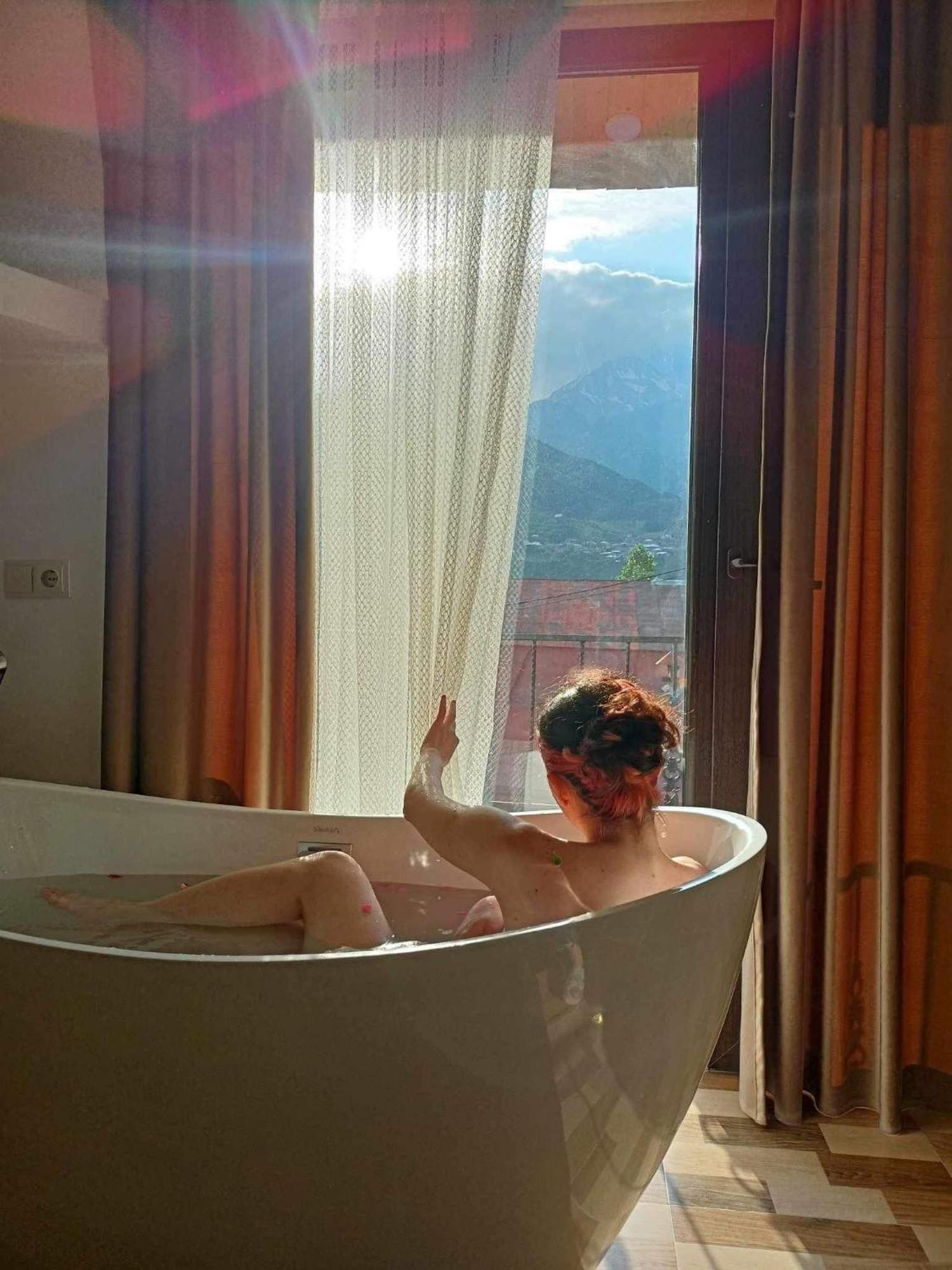 Sunny Guesthouse Kazbegi Kültér fotó