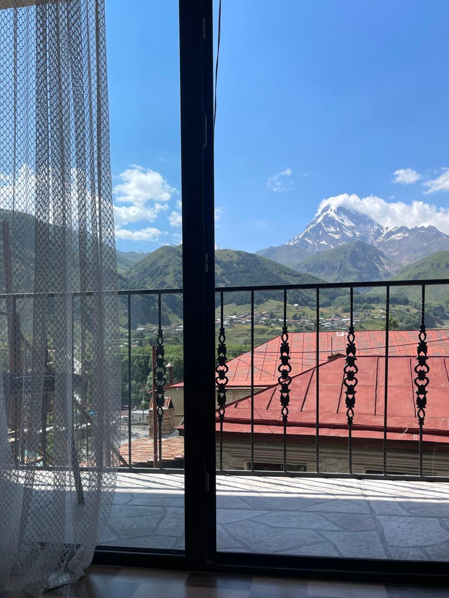 Sunny Guesthouse Kazbegi Kültér fotó