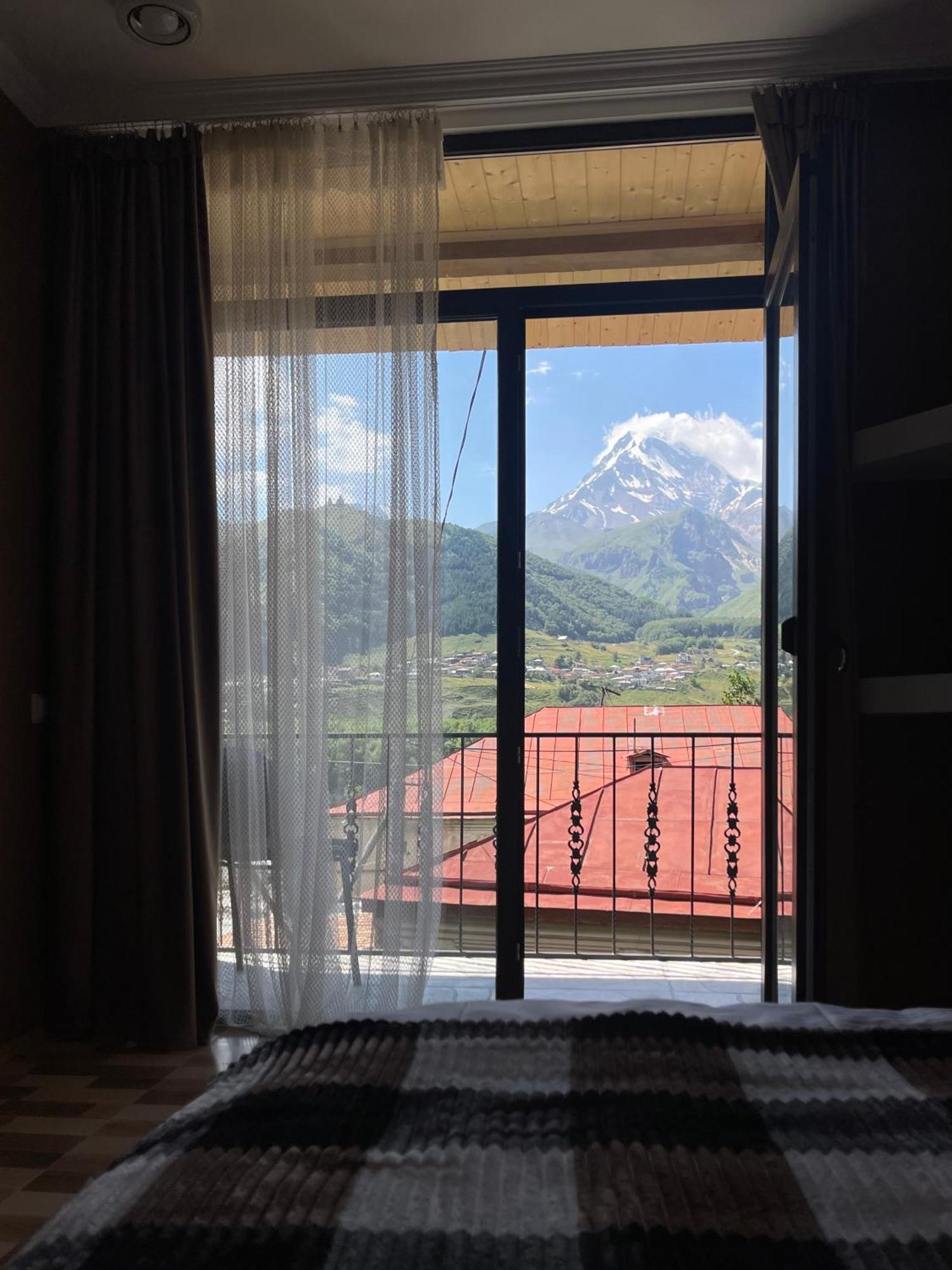 Sunny Guesthouse Kazbegi Kültér fotó