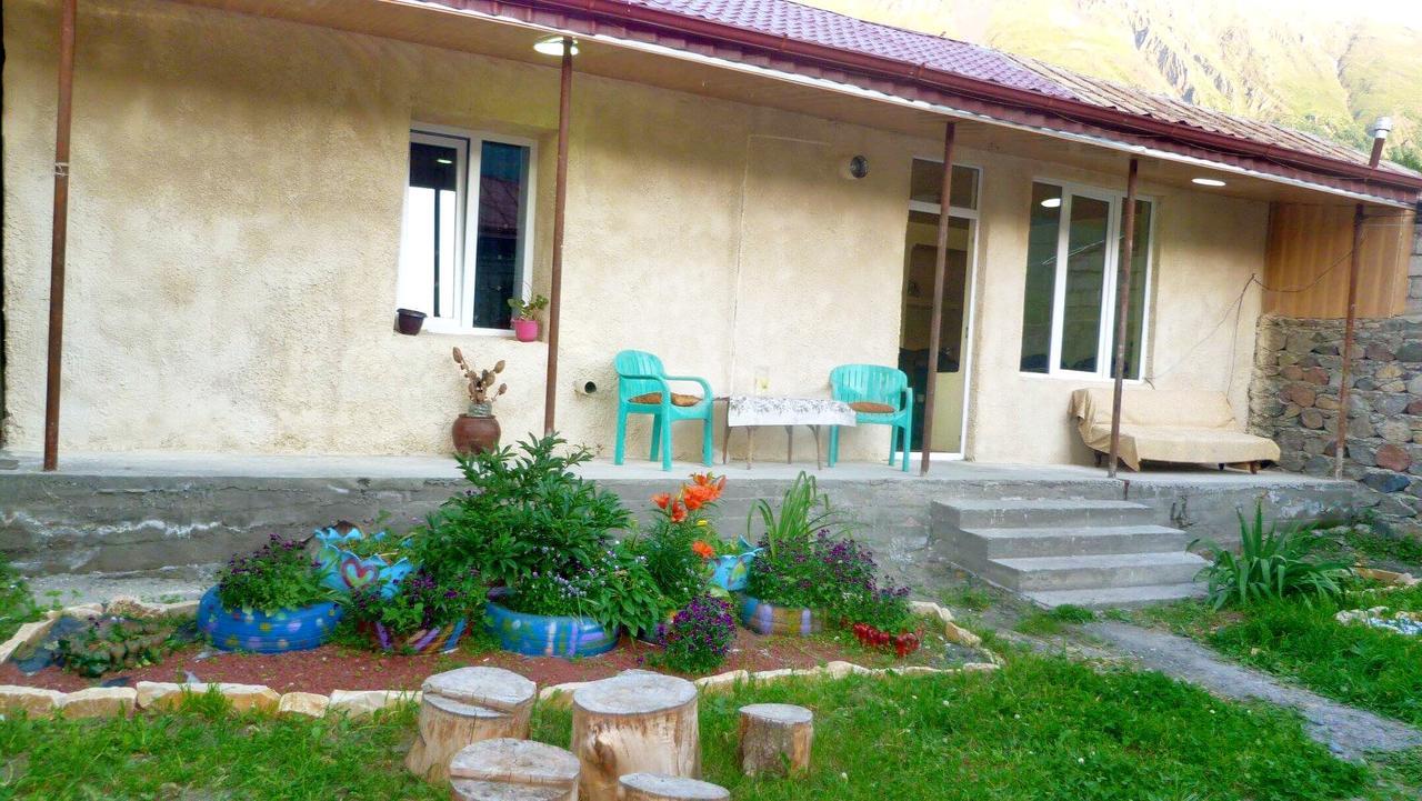 Sunny Guesthouse Kazbegi Kültér fotó