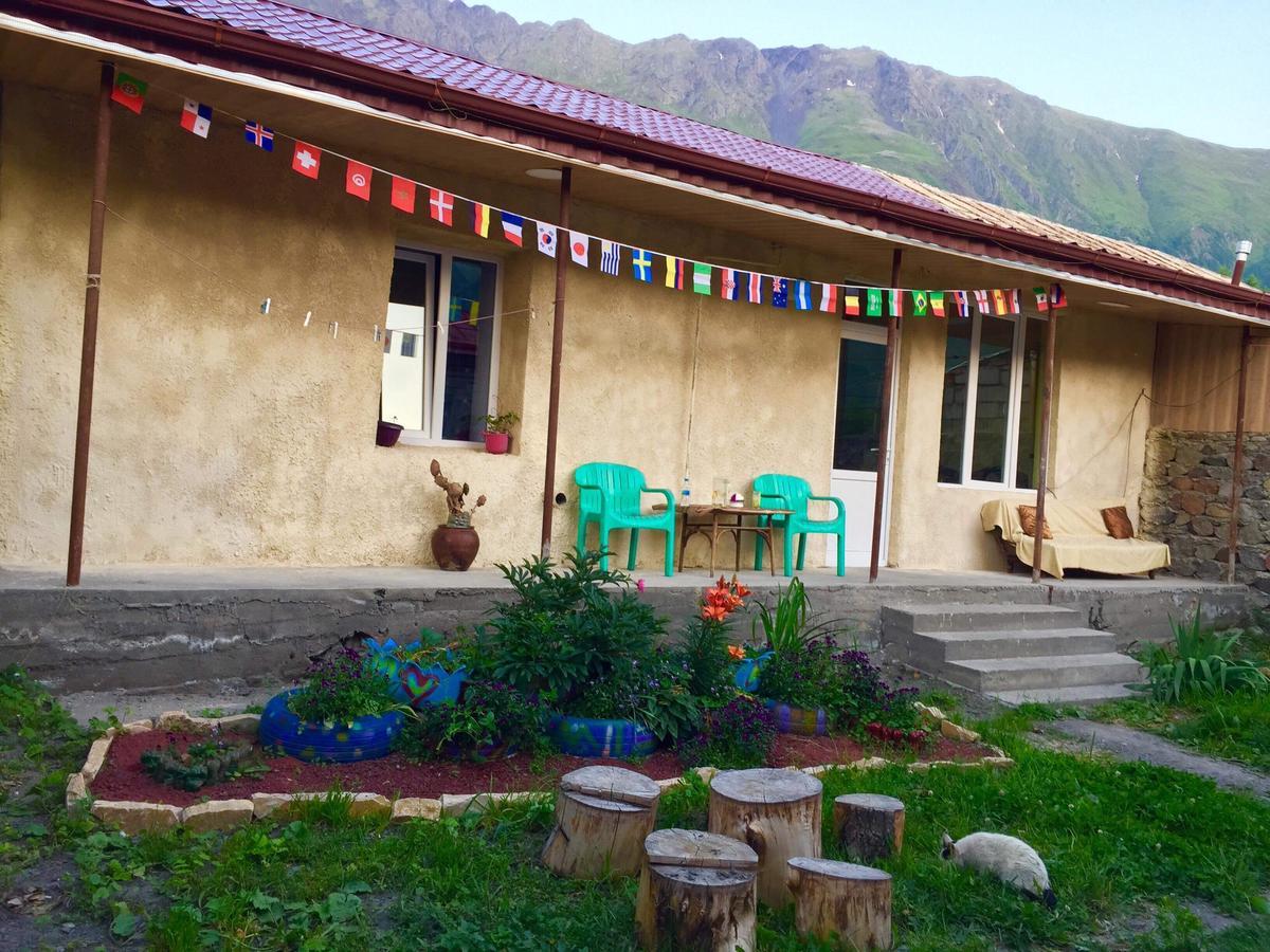 Sunny Guesthouse Kazbegi Kültér fotó